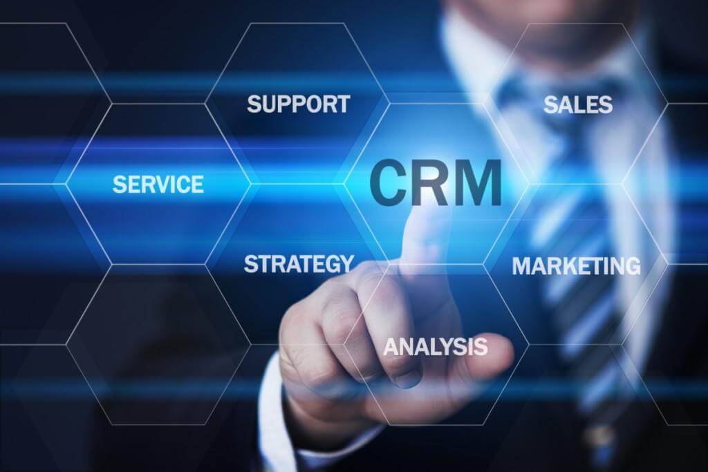 الفوائد الرئيسية لإدارة علاقات العملاء للشركات (CRM)